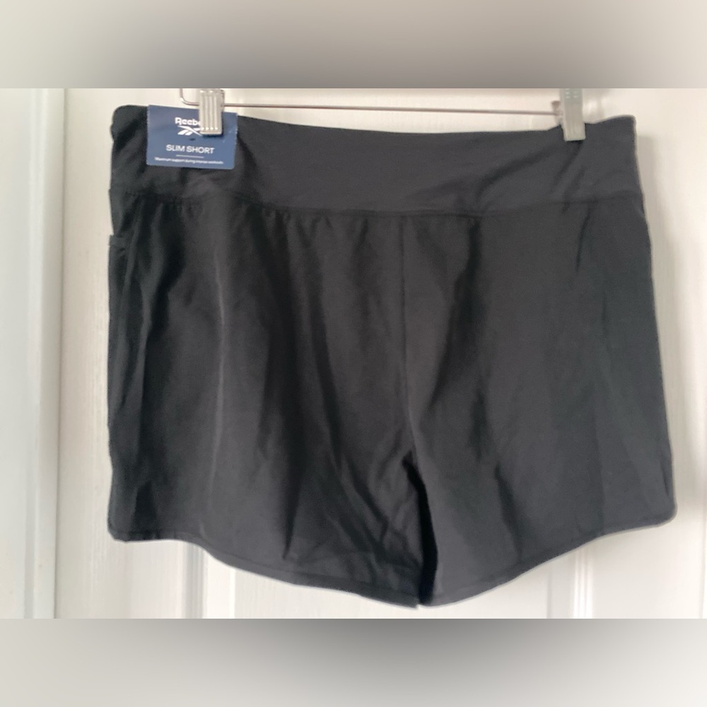 Women’s Reebok shorts size-XL - Picture 4 of 6